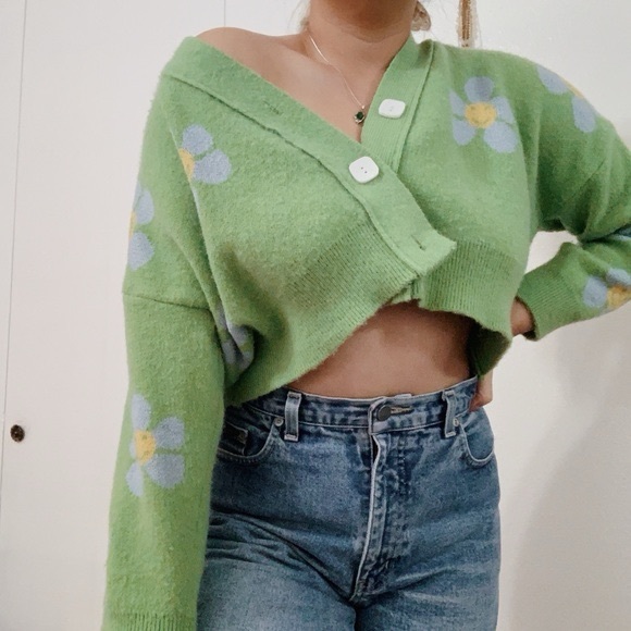 Dreams of Daisies Green Cardigan - Picture 2 of 8